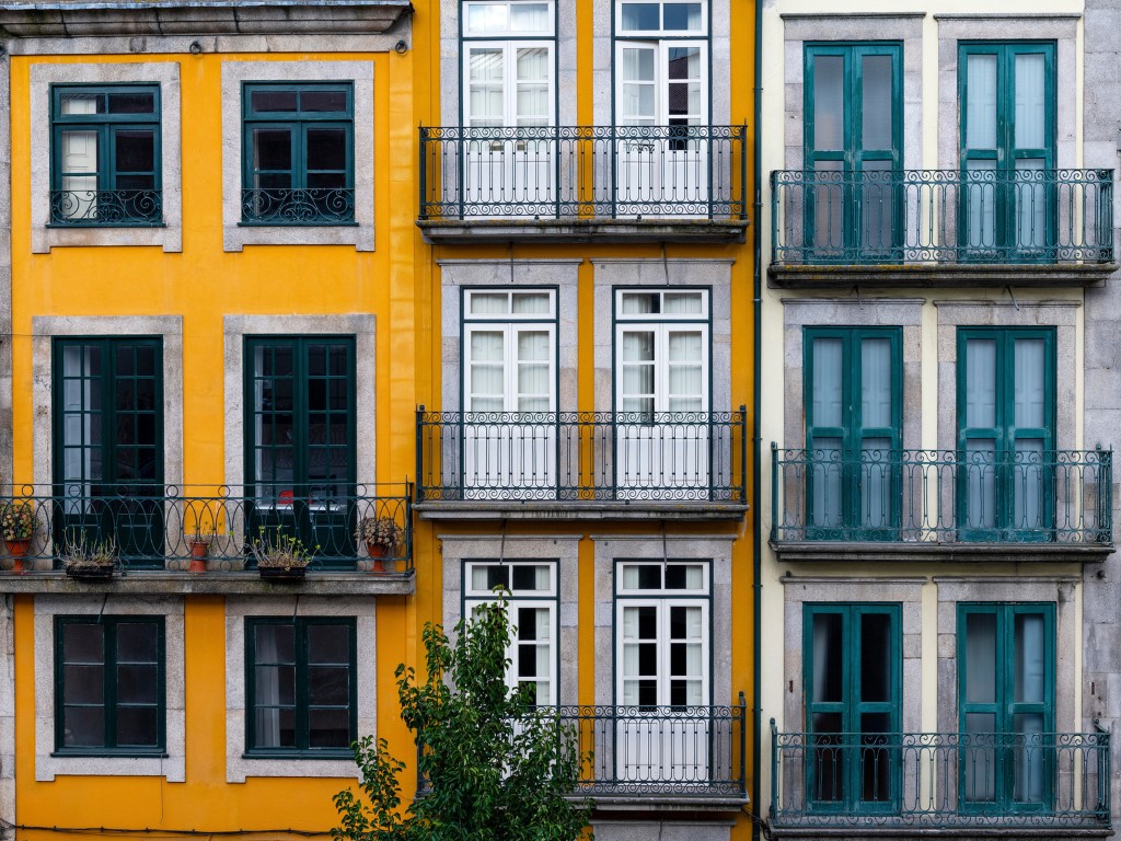 How to Sell a House and Manage Capital Gains in Portugal