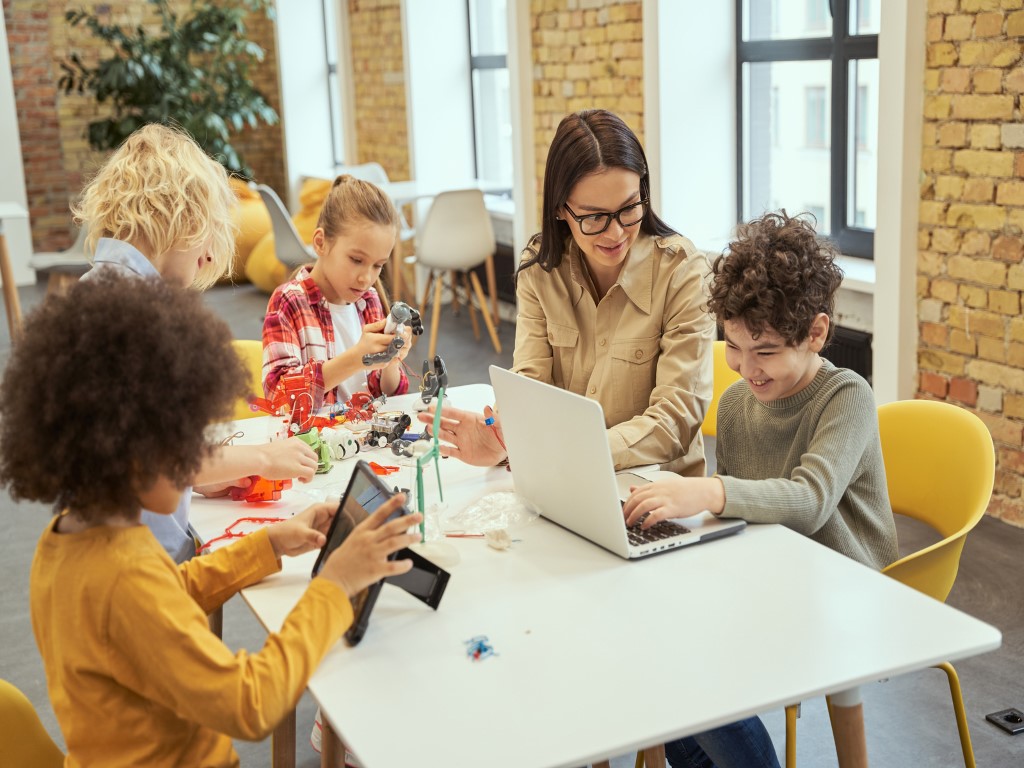Cultural mediators strengthen schools, but vacancies remain