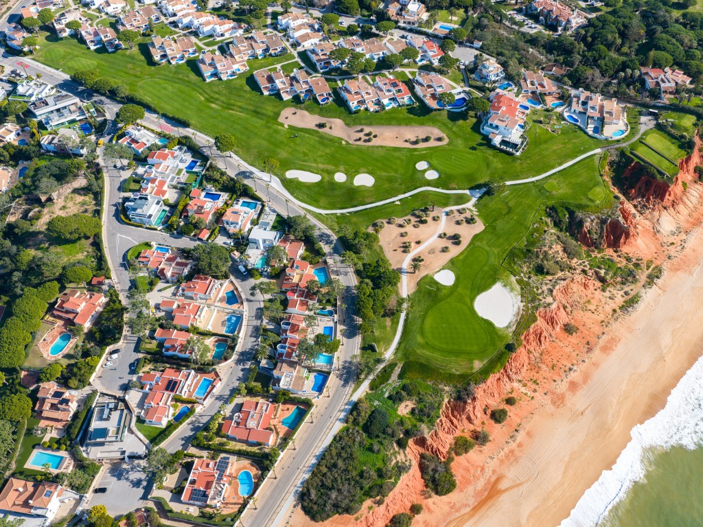 Housing: fewer transactions and rising prices