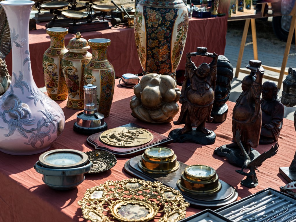 How to use antiques in home decor