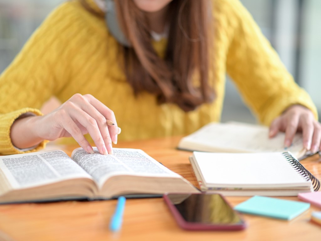 Students under psychological and financial pressure