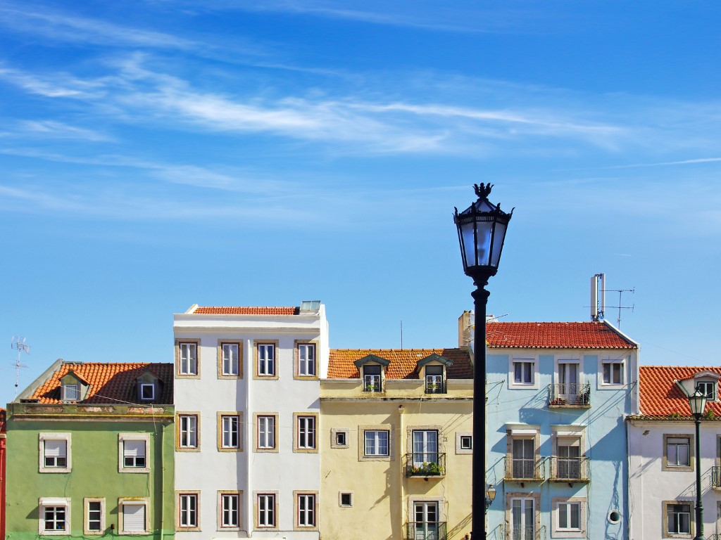 Buying a house now costs 3,142 euros per square metre