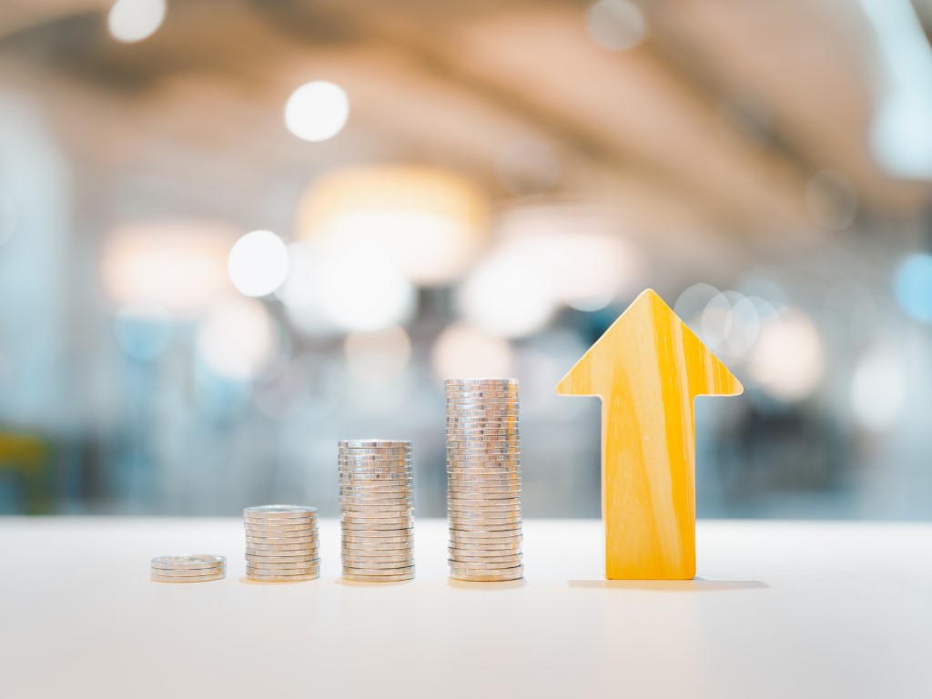 Deposit interest rates rise but remain below average