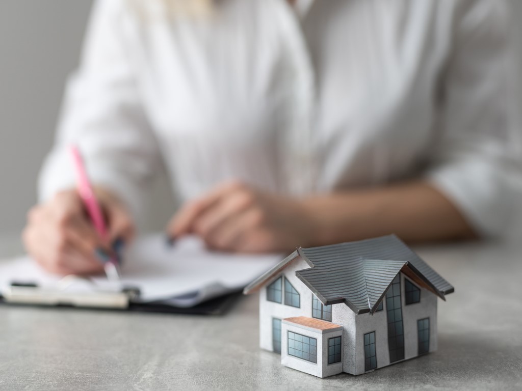 Housing sales fall for second quarter running