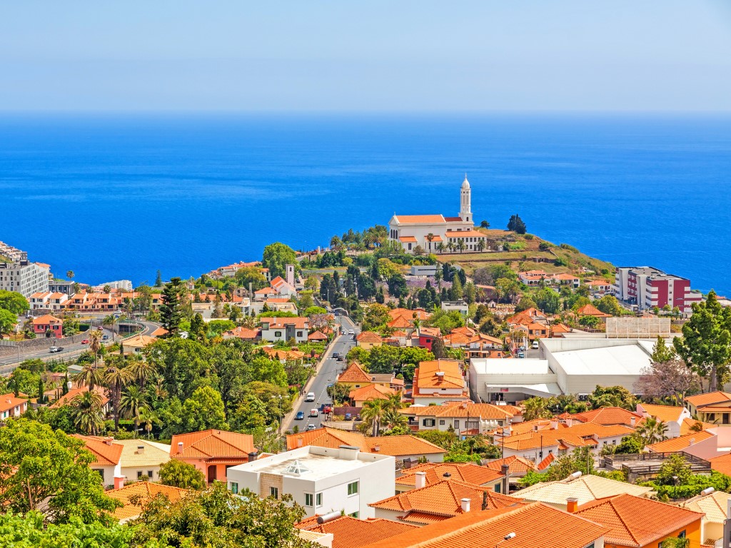 Madeira safeguards land for public housing