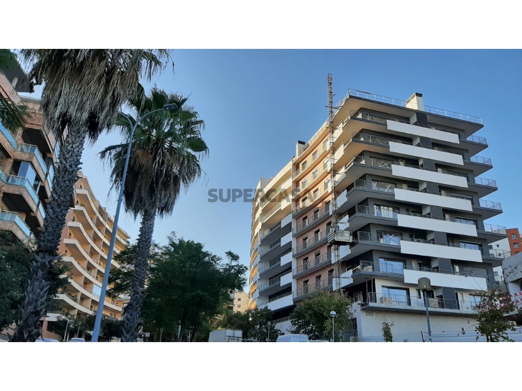 T2 in open-space, with large balcony, in Colinas do Cruzeiro. Possibility  of Exchange. - SUPERCASA