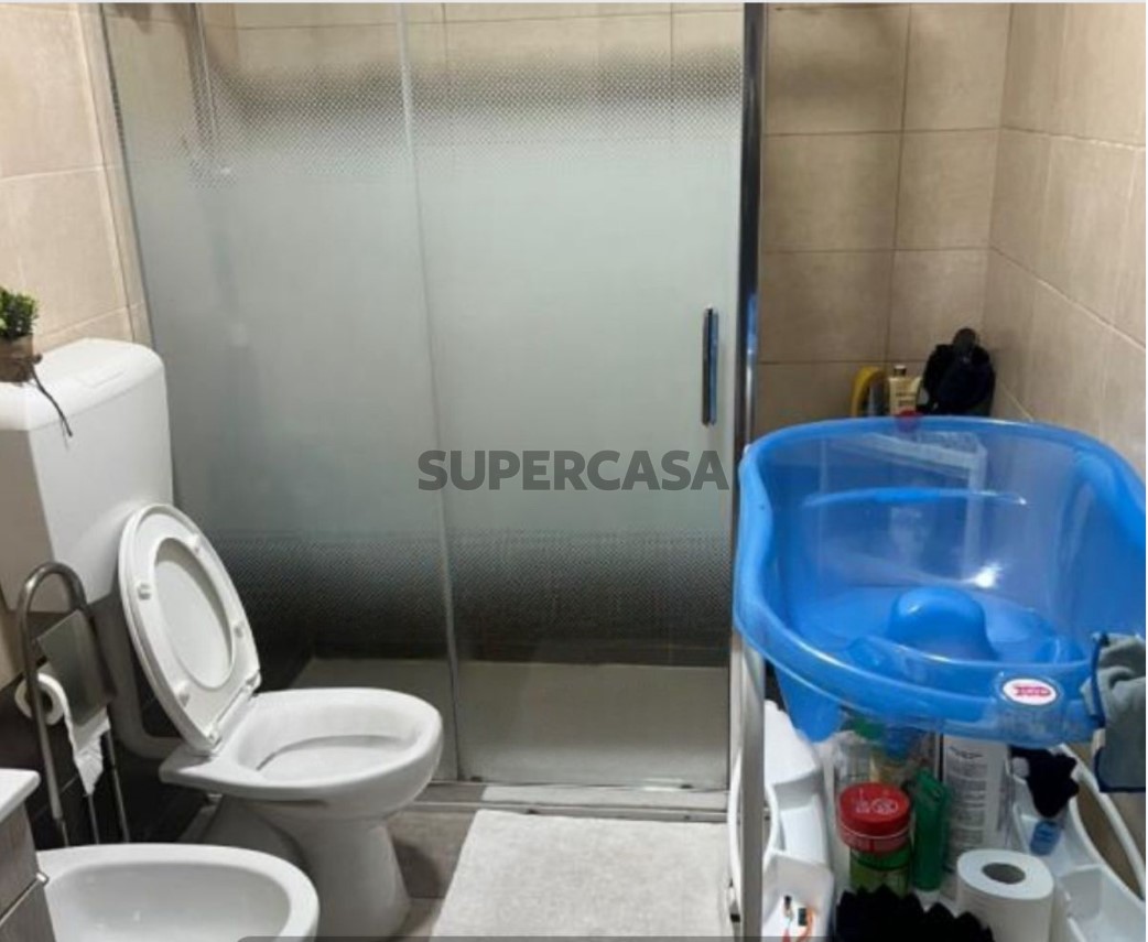 T3 Totalmente Remodelado no Cacém R/c com Arrecadação