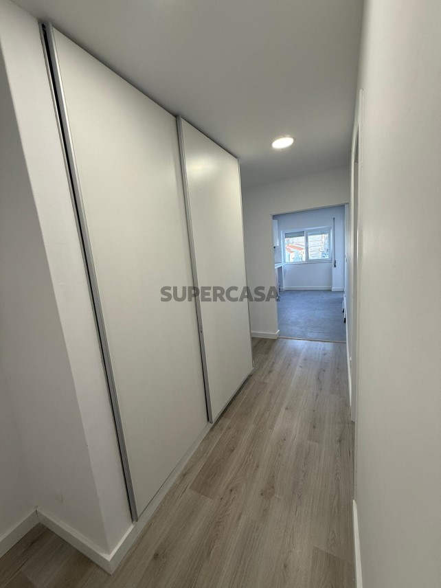 T3 Totalmente Remodelado no Cacém R/c com Arrecadação