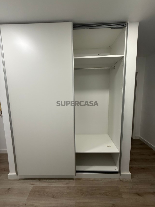 T3 Totalmente Remodelado no Cacém R/c com Arrecadação