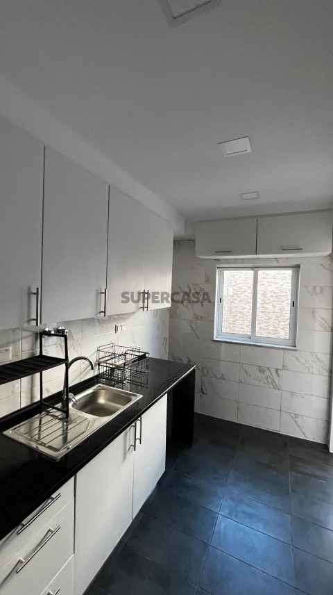 Apartamento T1+1 R/C com Logradouro e Churrasqueira