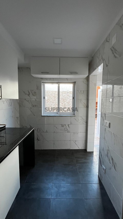 Apartamento T1+1 R/C com Logradouro e Churrasqueira