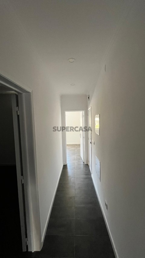 Apartamento T1+1 R/C com Logradouro e Churrasqueira