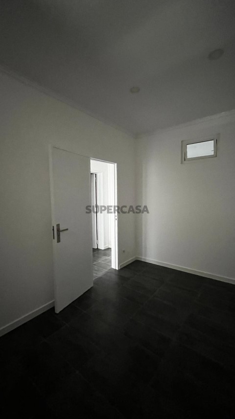 Apartamento T1+1 R/C com Logradouro e Churrasqueira