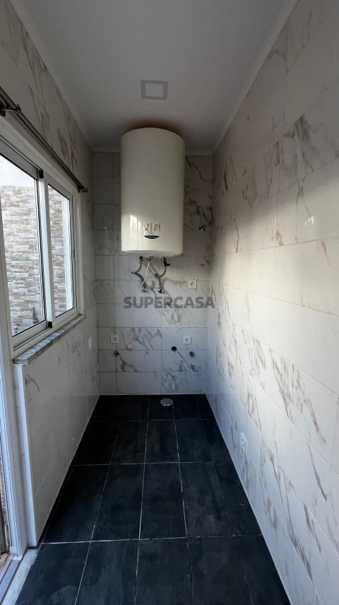 Apartamento T1+1 R/C com Logradouro e Churrasqueira