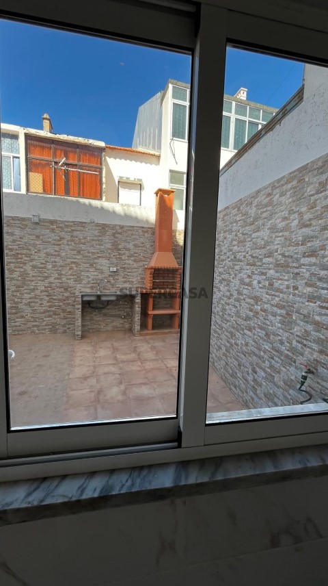 Apartamento T1+1 R/C com Logradouro e Churrasqueira