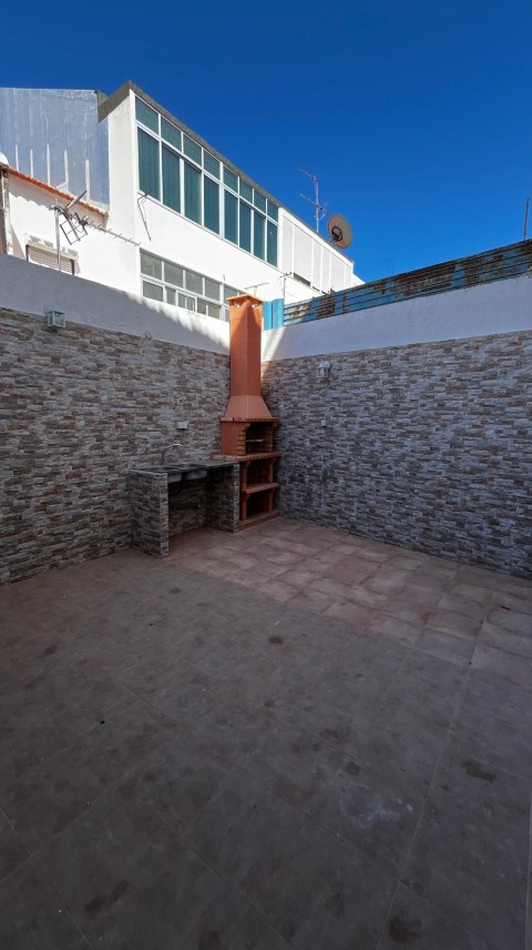 Apartamento T1+1 R/C com Logradouro e Churrasqueira