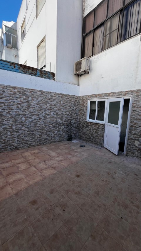 Apartamento T1+1 R/C com Logradouro e Churrasqueira