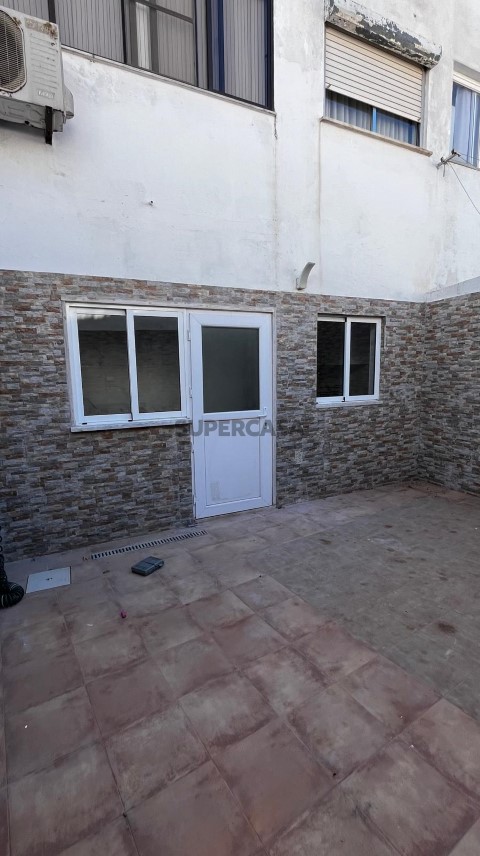 Apartamento T1+1 R/C com Logradouro e Churrasqueira