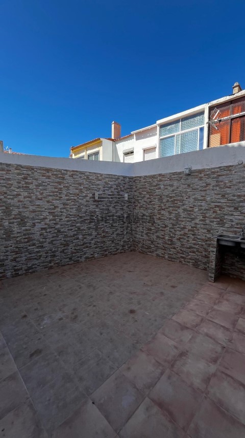 Apartamento T1+1 R/C com Logradouro e Churrasqueira