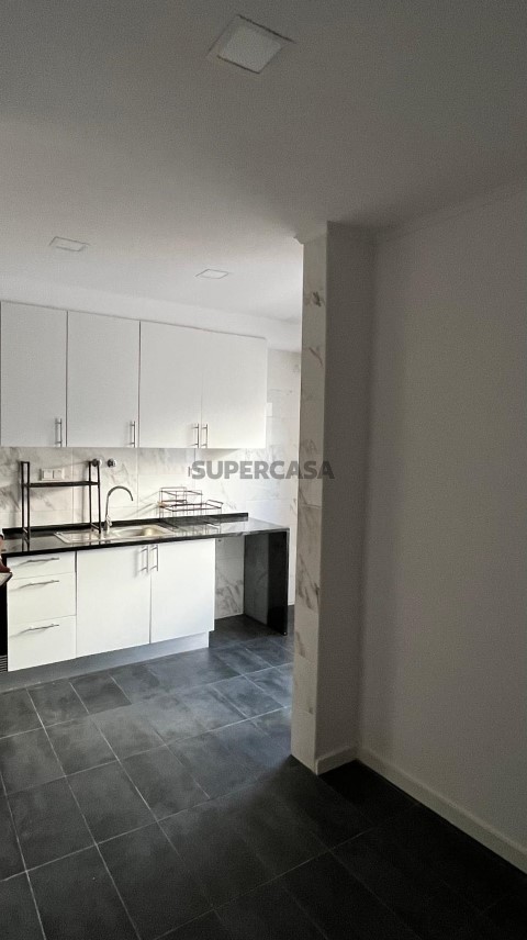 Apartamento T1+1 R/C com Logradouro e Churrasqueira