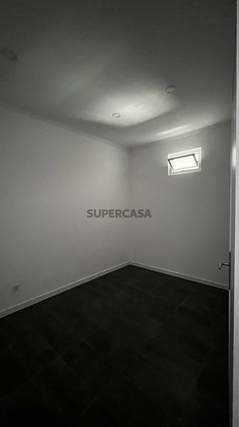 Apartamento T1+1 R/C com Logradouro e Churrasqueira