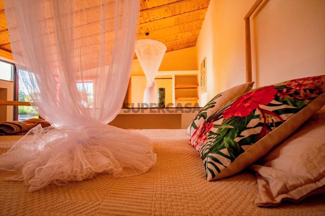 Bungalow 1, interior.