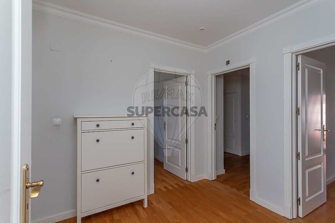 Appartement 4 kamers voor huren Op S.Maria e S.Miguel, S.Martinho, S.Pedro Penaferrim
