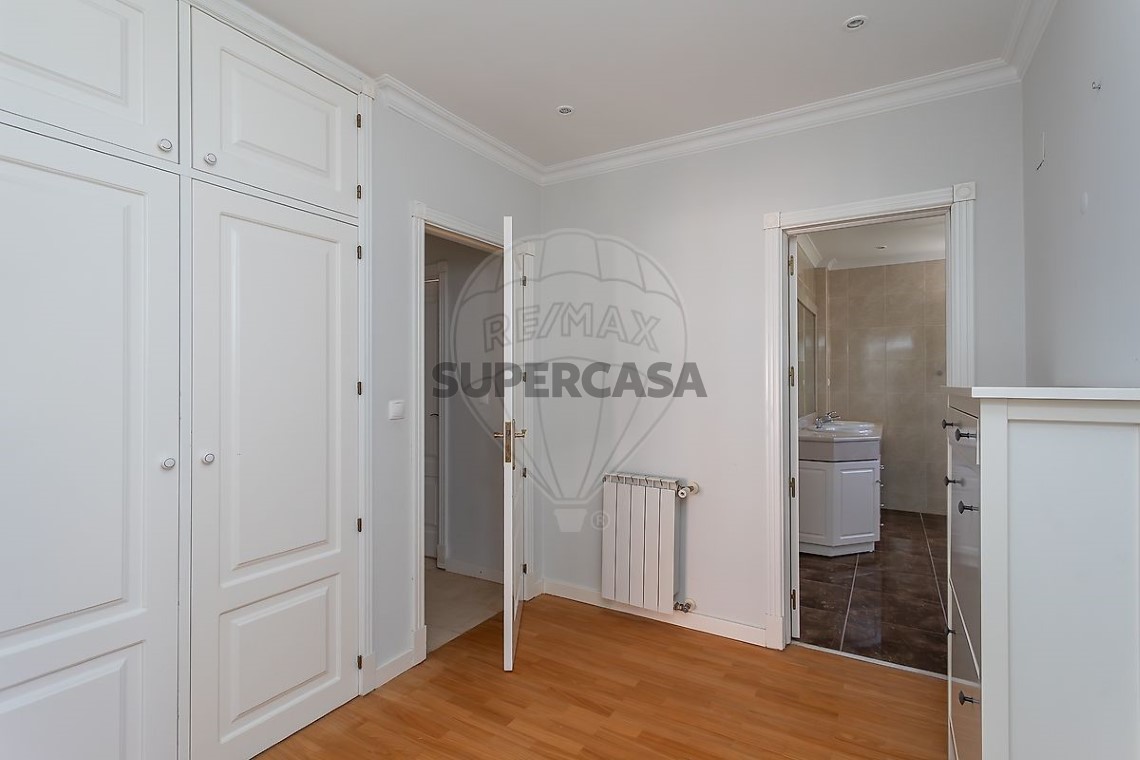 Appartement 4 kamers voor huren Op S.Maria e S.Miguel, S.Martinho, S.Pedro Penaferrim