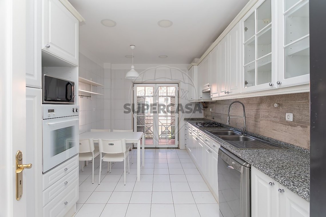Appartement 4 kamers voor huren Op S.Maria e S.Miguel, S.Martinho, S.Pedro Penaferrim