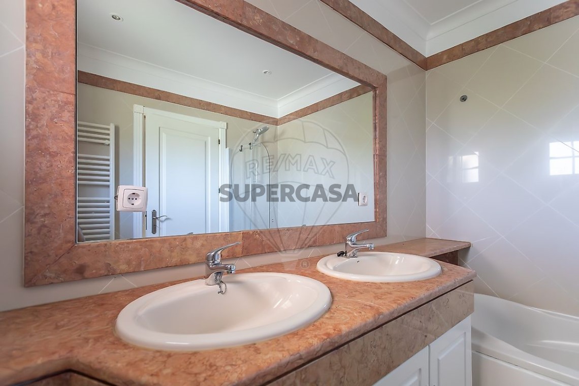 Appartement 4 kamers voor huren Op S.Maria e S.Miguel, S.Martinho, S.Pedro Penaferrim