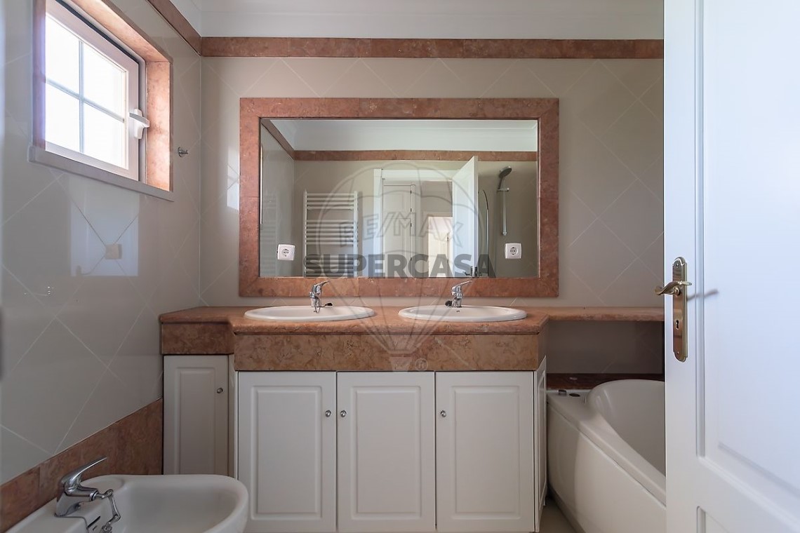 Appartement 4 kamers voor huren Op S.Maria e S.Miguel, S.Martinho, S.Pedro Penaferrim