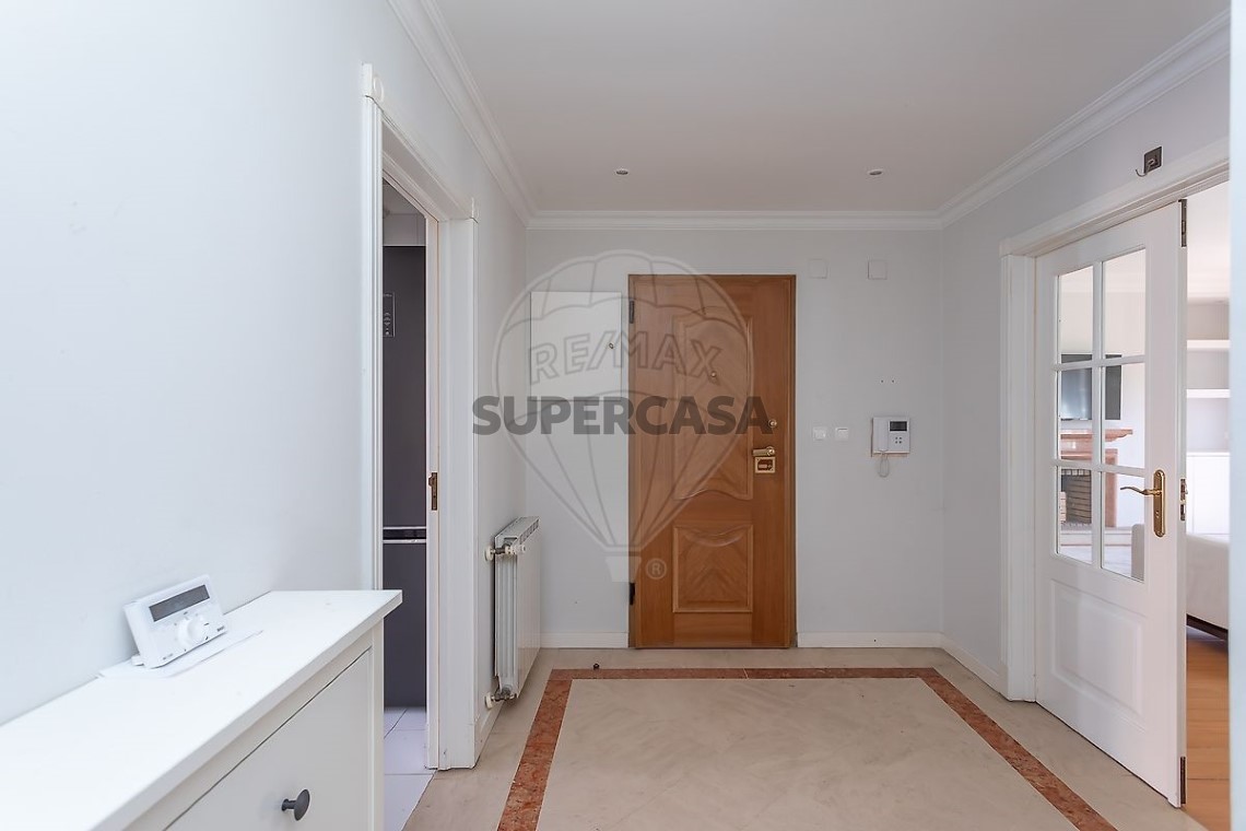 Appartement 4 kamers voor huren Op S.Maria e S.Miguel, S.Martinho, S.Pedro Penaferrim