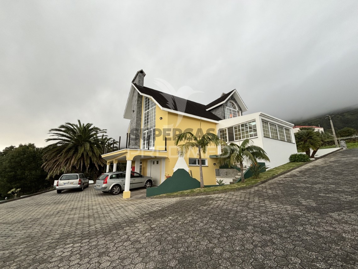 Huis 4 kamers verkoop Op Urzelina (São Mateus)