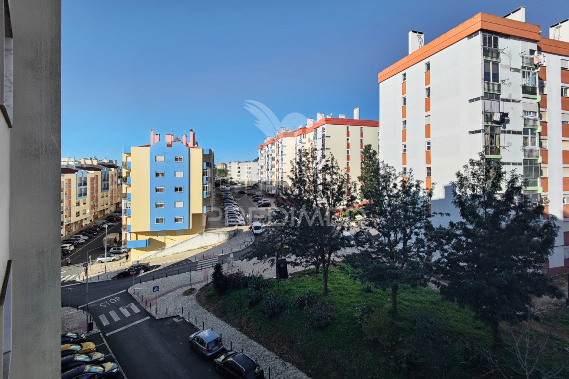 Apartment 2 Zimmer verkaufen auf Massamá e Monte Abraão