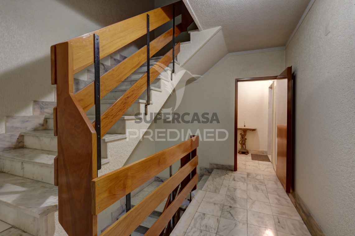 Apartment 2 Zimmer verkaufen auf Massamá e Monte Abraão
