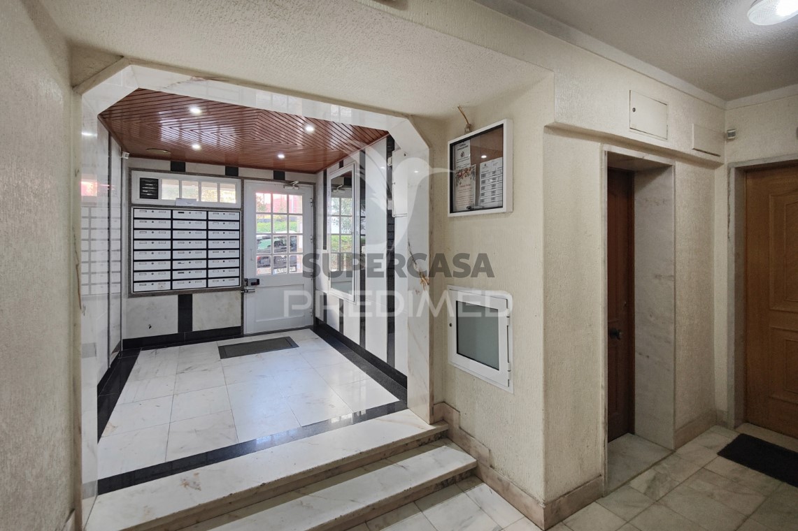Apartment 2 Zimmer verkaufen auf Massamá e Monte Abraão