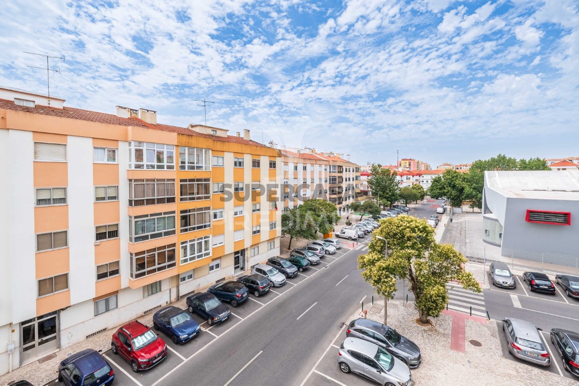 Apartment 3 Zimmer verkaufen auf Massamá e Monte Abraão
