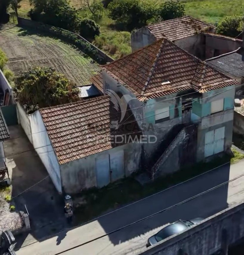 Moradia T4 à venda em Oliveirinha