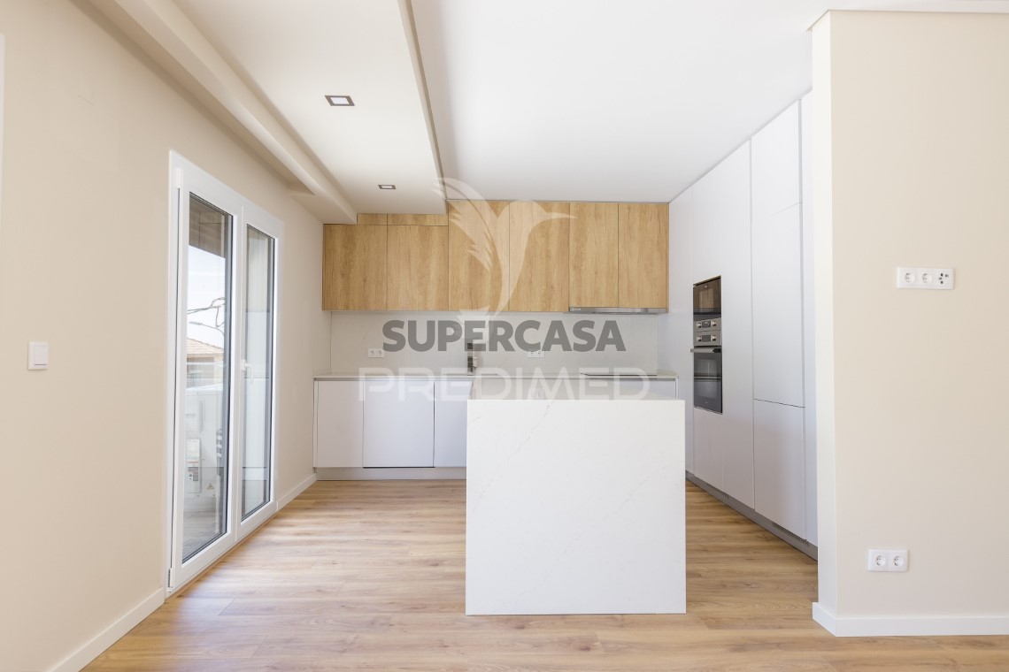 Apartment 2 Zimmer verkaufen auf Santa Iria de Azoia, São João da Talha e Bobadela