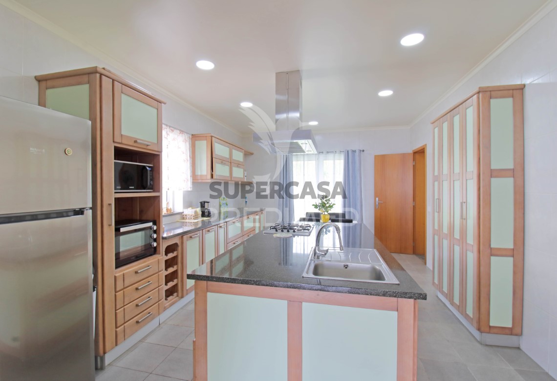 Haus 5 Zimmer verkaufen auf Feteira