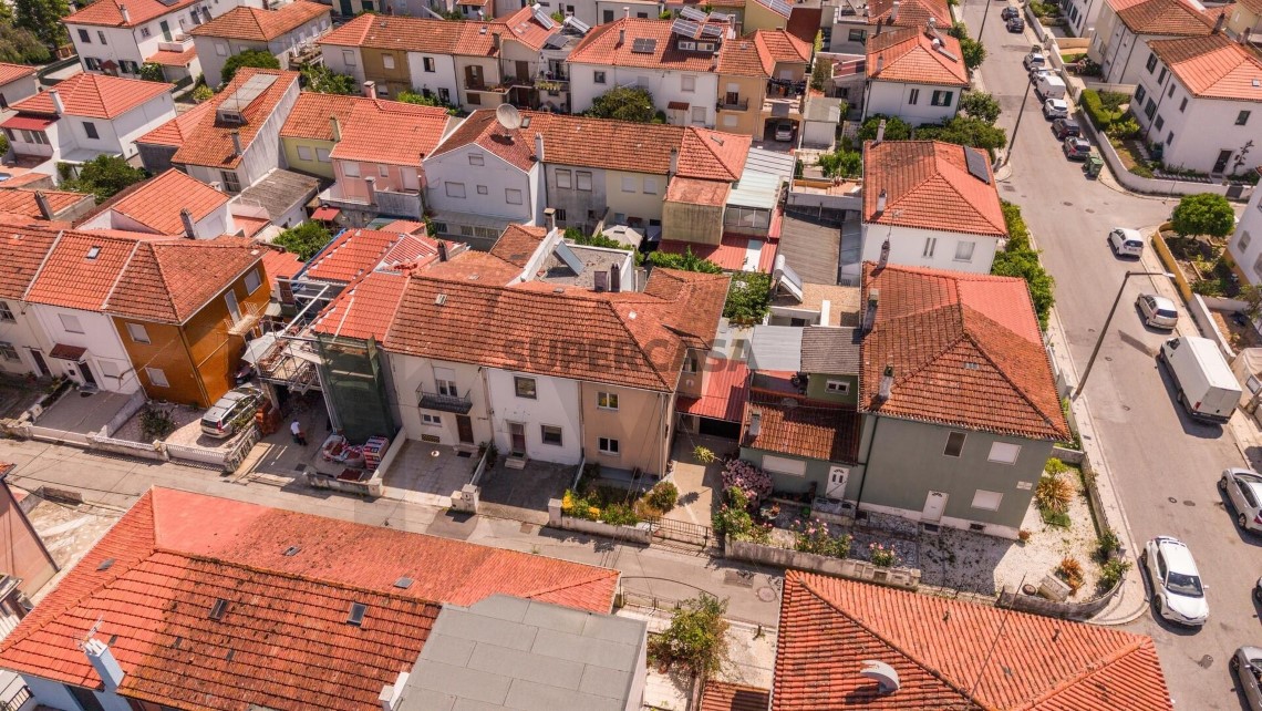 Casa 4 habitaciones en venta en Santo António dos Olivais