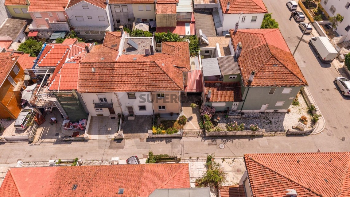 Casa 4 habitaciones en venta en Santo António dos Olivais
