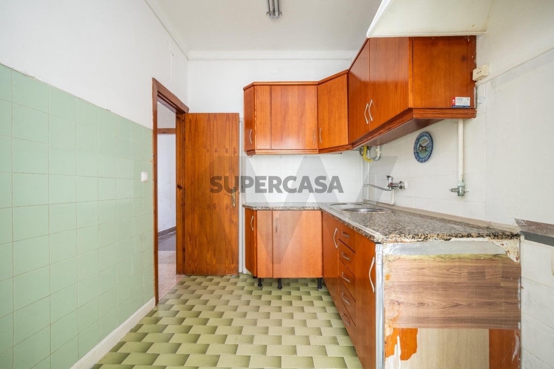 Casa 4 habitaciones en venta en Santo António dos Olivais