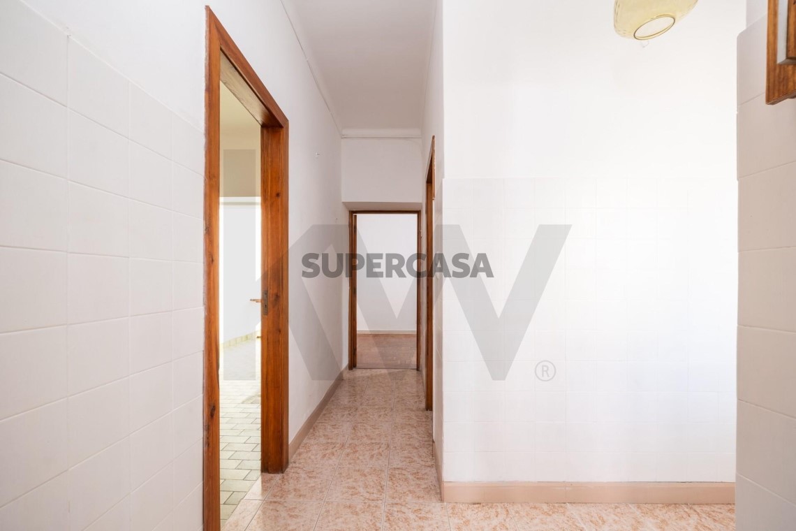 Casa 4 habitaciones en venta en Santo António dos Olivais