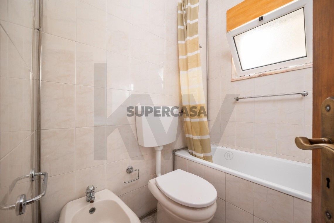 Casa 4 habitaciones en venta en Santo António dos Olivais