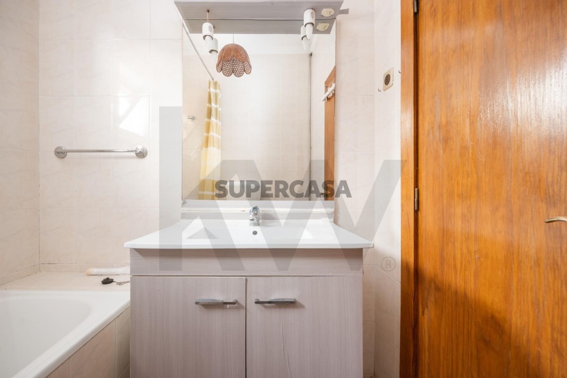 Casa 4 habitaciones en venta en Santo António dos Olivais