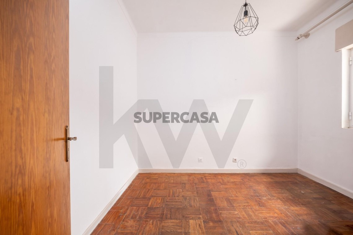 Casa 4 habitaciones en venta en Santo António dos Olivais