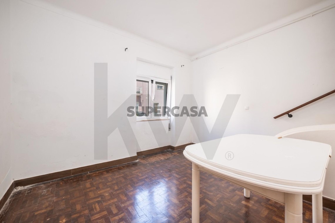 Casa 4 habitaciones en venta en Santo António dos Olivais