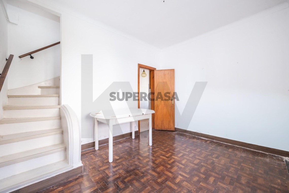 Casa 4 habitaciones en venta en Santo António dos Olivais