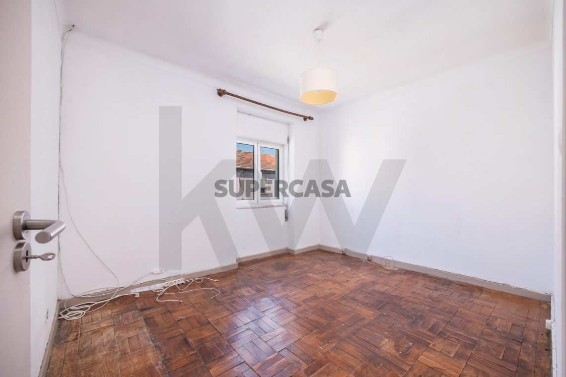 Casa 4 habitaciones en venta en Santo António dos Olivais
